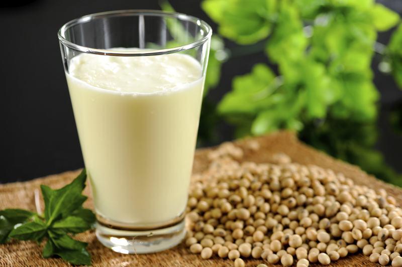 Có nên thường xuyên uống sữa đậu nành để tăng vòng 1 không?